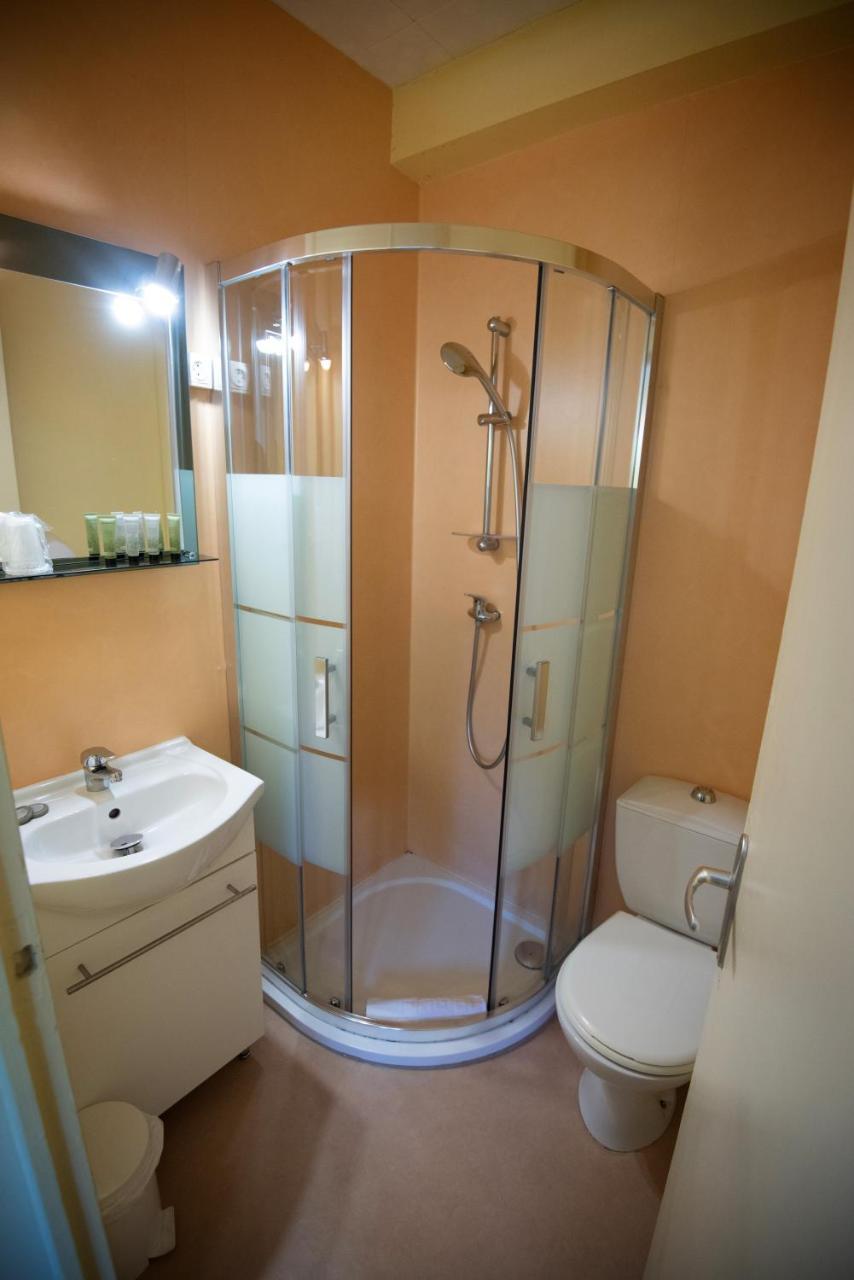 Hotel Restaurant Saint-Benoit Gueugnon المظهر الخارجي الصورة